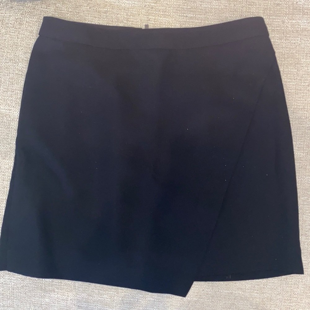 Banana Republic Mini Wrap Skirt 💜 - Picture 2 of 6